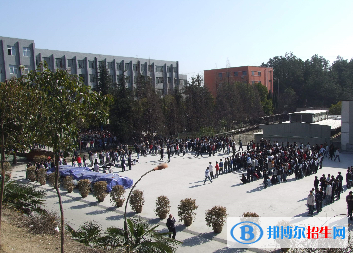 正文 报名条件:身体健康,年满15周岁的初,高中, 技校,中专,职高毕业