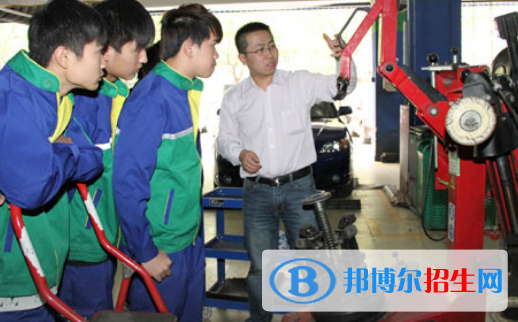 贵阳2021年汽修学校和中专有哪些区别