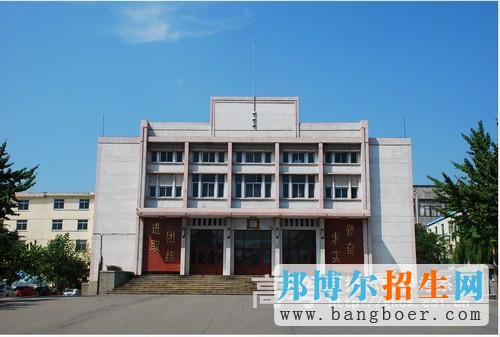 山东科技大学泰山科技学院校园一角6724