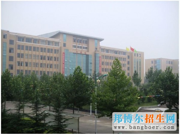 山东现代职业学院校园一角8198
