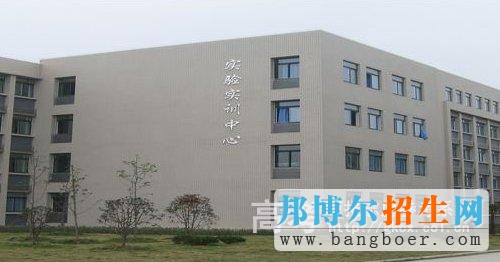 安徽工商职业学院校园一角5055