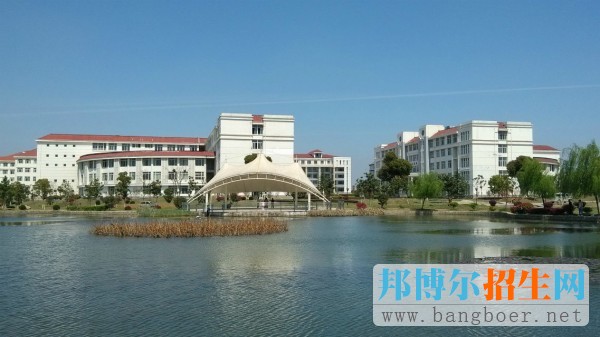 安徽文达信息工程学院校园一角5400
