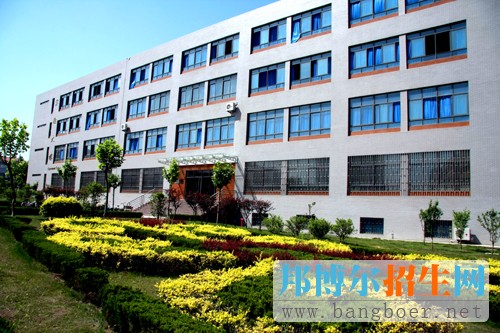 青岛理工大学琴岛学院校园一角8330