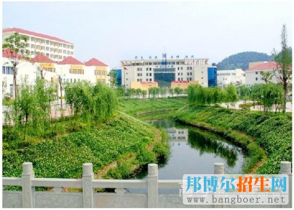 西南科技大学城市学院校园一角2214