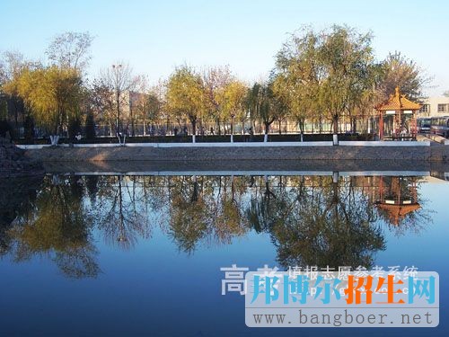 天津商业大学青年湖倒影1101