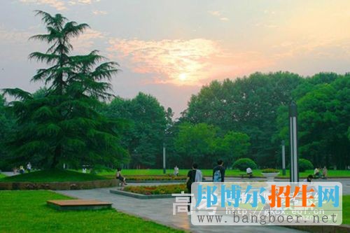 华中师范大学校园一角10960