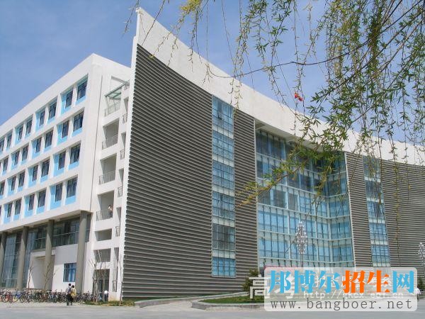 烟台大学文经学院校园一角8373