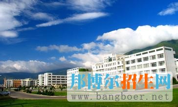 .体检标准:按《普通高校招生体检工作指导意见》执行。根据专业特点,护理学专业录取身高1.50米及以上的女生和1.60米及以上的男生。体育教育专业录取身高1.55米及以上的女生和1.65米及以上的男生。社会体育专业(高尔夫方向)录取身高1.60米及以上的女生和1.70米及以上的男生。