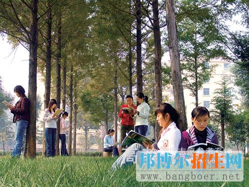 漯河医学高等专科学校校园一角9763