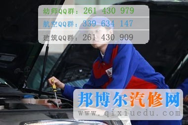 女生学汽修图