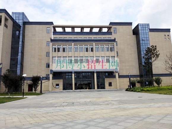 贵州商业高等专科学校是几专
