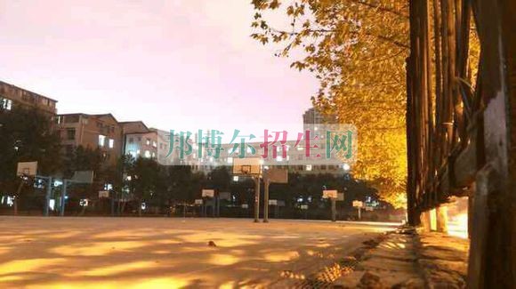 湖北工业大学商贸学院招生办联系电话