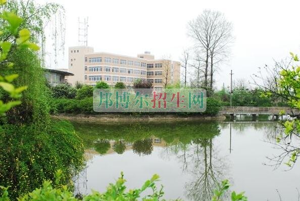 四川大学(龙泉校区)职业技术学院招生办联系电话