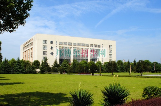 黄冈师范学院学费