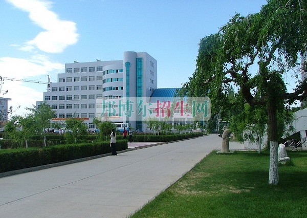 赤峰职业技术学院找身板联系电话