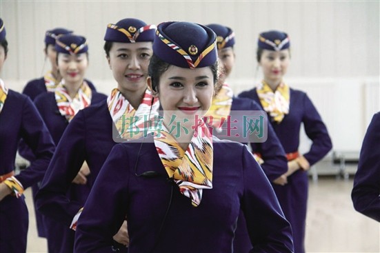 高中毕业学高铁乘务好吗