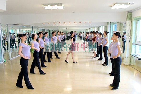 高铁乘务学校哪个好