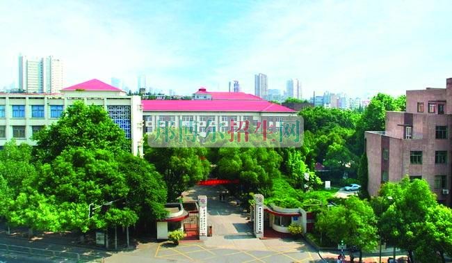 高铁乘务最好学校