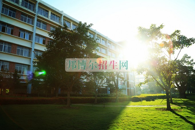 海南经贸职业技术学院是几专