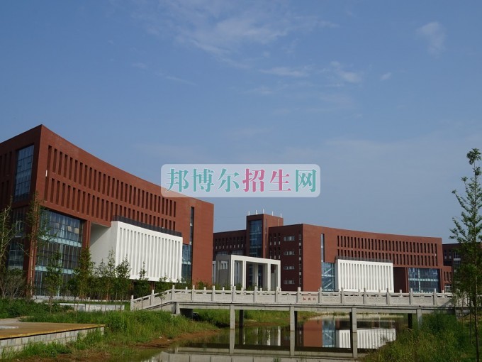 鹤壁职业技术学院是几专