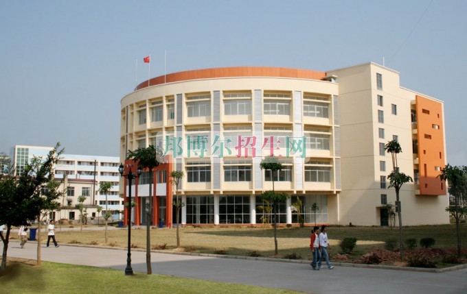 广西英华国际职业学院是几专