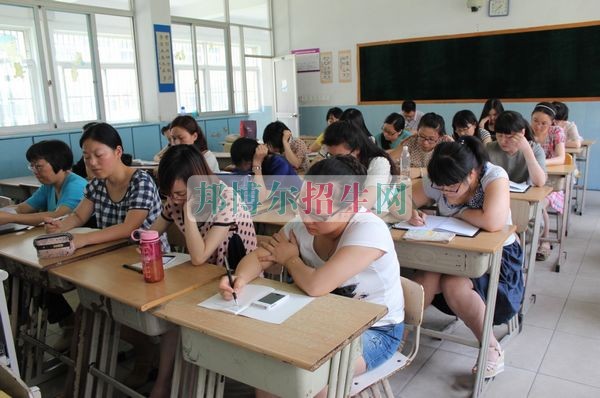 中专高铁乘务升大专
