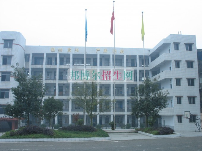 南充信息工程职业学校2016年报名条件、招生对象