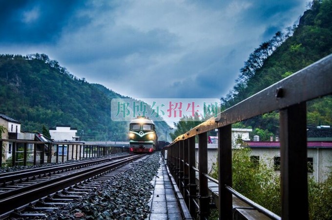 初中毕业能学铁路专业吗