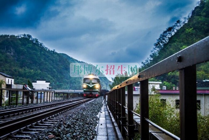初中毕业能学铁道运输吗