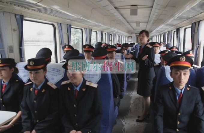 女生学铁道运输