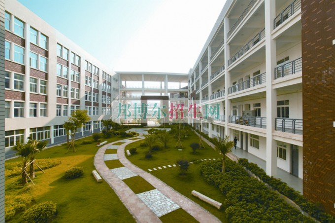 好点的软件技术学校