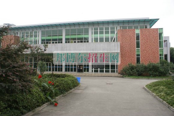 有几个航空服务学校