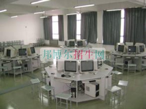 初中生读计算机应用技术好吗