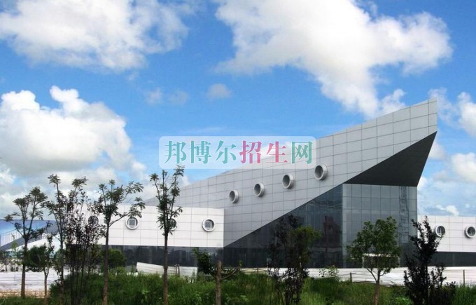 较好的飞机维修学校