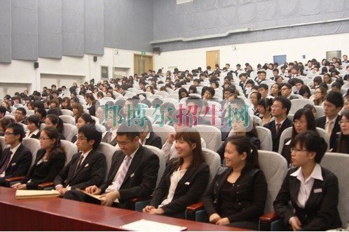 女生学酒店管理