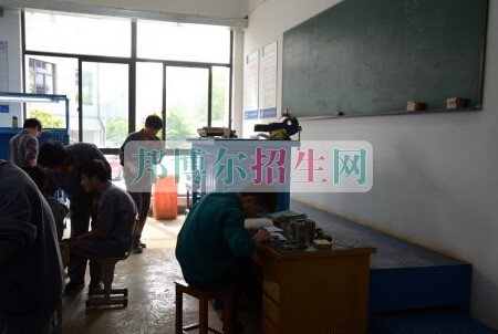 四川省巴中市技工学校