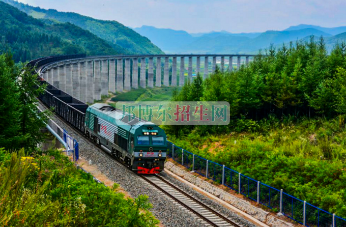初中毕业怎么考铁道工程技术专业