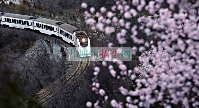 关于铁道工程技术专业的大专学校