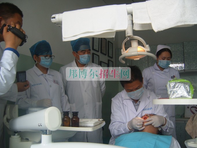 哪些学校有口腔医学