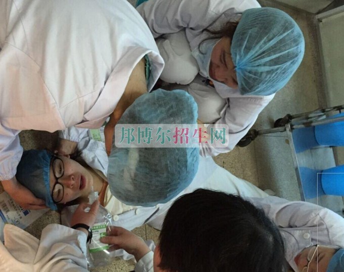 女生学助产护理好找工作吗