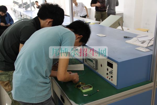 男生读应用电子技术好吗