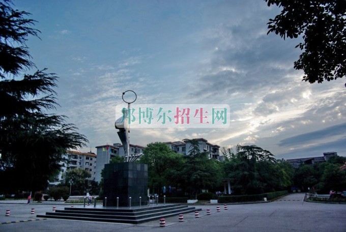 应用电子技术学校好不好