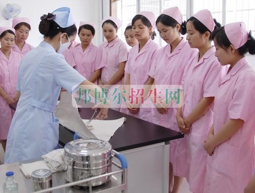 初中毕业能学高级护理吗