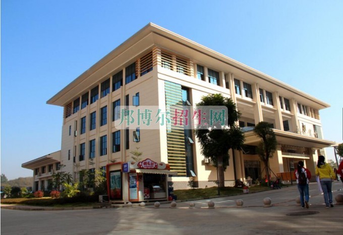 女生学康复治疗好找工作吗