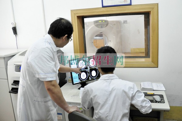 好点的医学影像专业学校