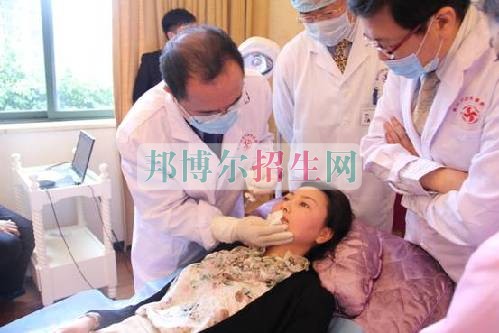   初中毕业学医学美容怎么样