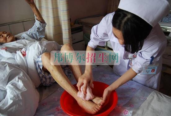 高中毕业学涉外护理