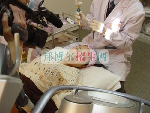  初中生可以读医学美容吗