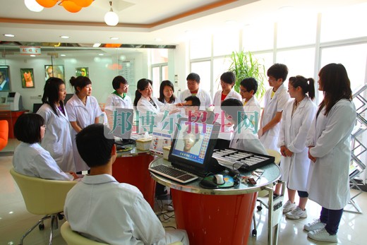 眼视光技术适合女生学吗