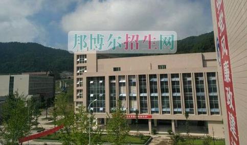 高考落榜读什么学校好